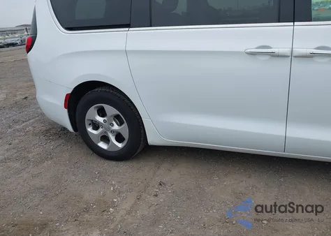 2018 Chrysler Pacifica Hybrid Touring Plus z USA, uszkodzony, nr VIN 2C4RC1H79JR332953